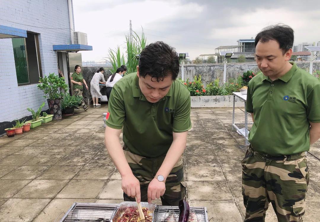琨能员工厨艺大PK一一记琨能六一联谊烧烤活动