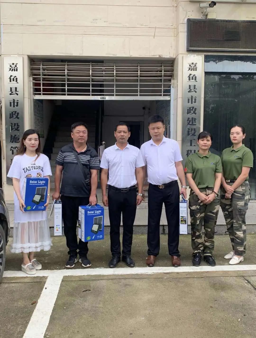 琨能千里送爱心 助力嘉鱼抗洪魔